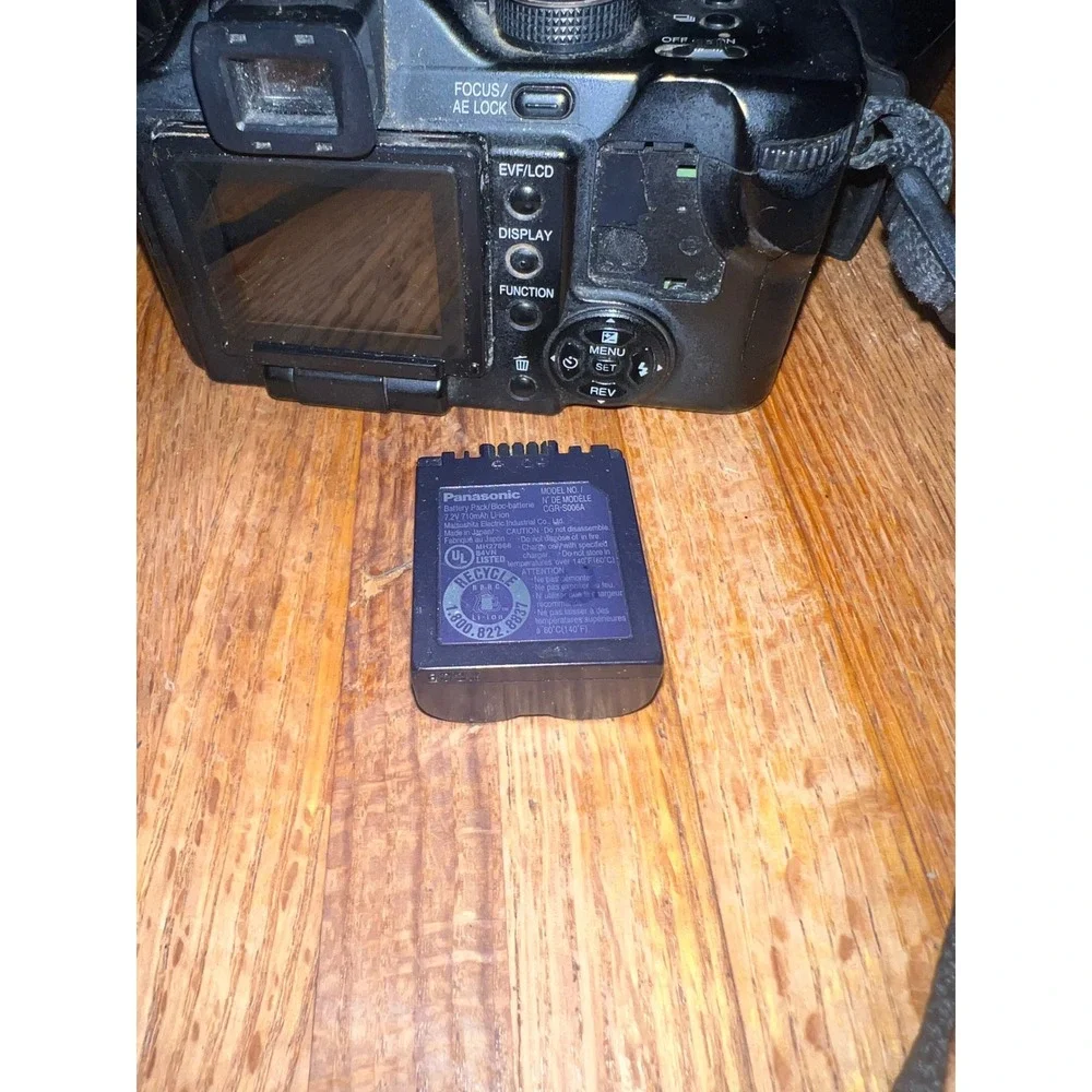 Panasonic Lumix DMC-FZ50 Digital Camera 12x Optical Zoom Leica Lens Bundle Bag